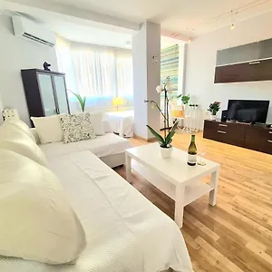 https://el-mono-de-torre-del-mar-eco-apartment-with-swimming-pool.es-andalucia.com